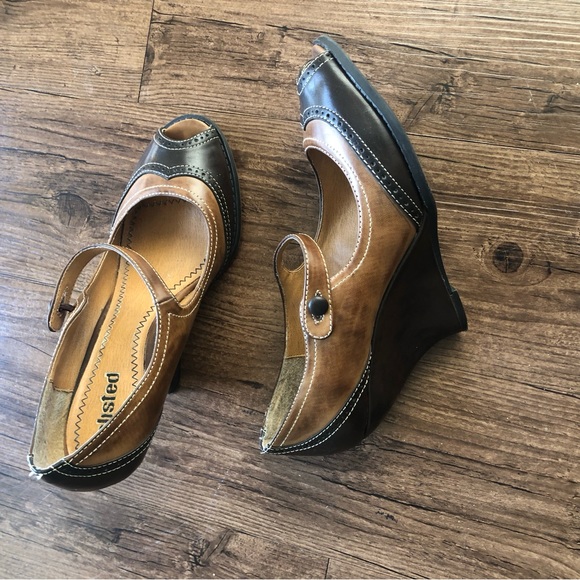 Unlisted Women’s Open-Toe Wedge - Picture 2 of 5